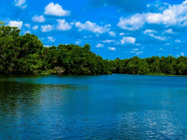 Foto vista panorámica del mar contra el cielo azul