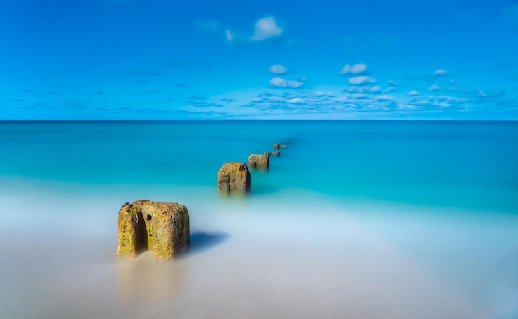 Foto vista panorámica del mar contra el cielo azul