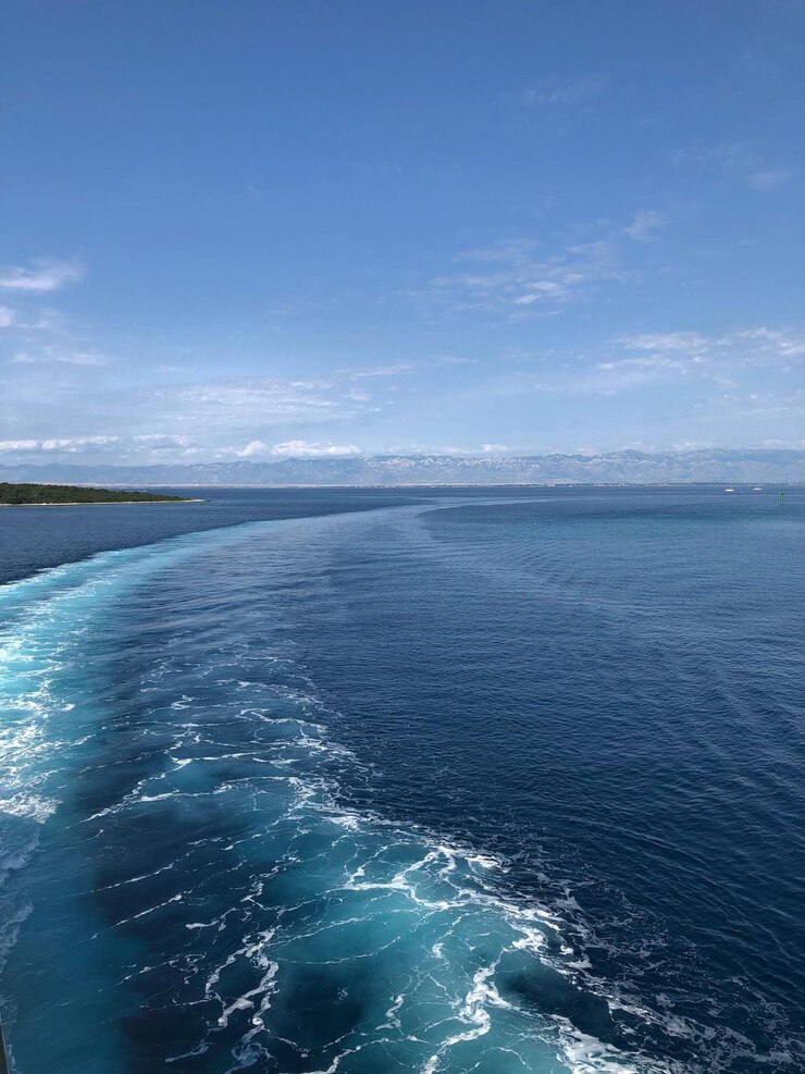 Foto vista panorámica del mar contra el cielo azul