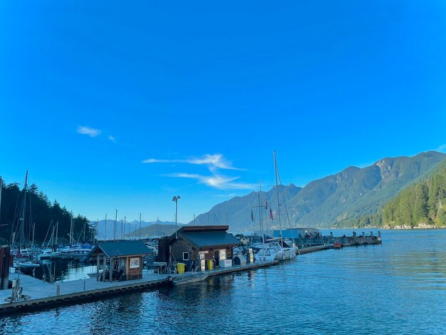 Foto vista panorámica del mar contra el cielo azul