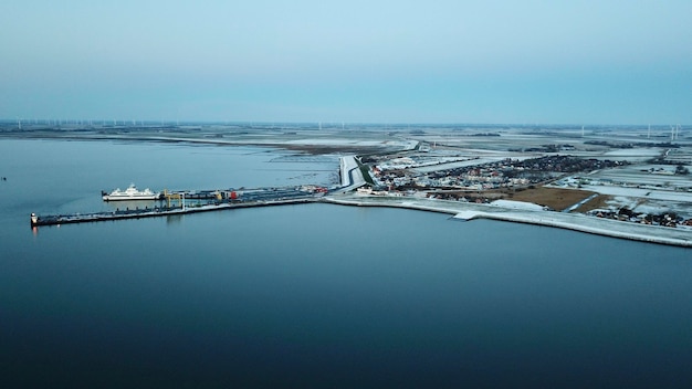 Foto vista panorámica del mar contra el cielo durante el invierno dagebull nordfriesland