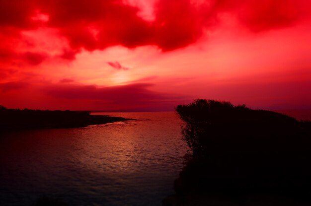 Foto vista panorámica del mar contra el cielo naranja