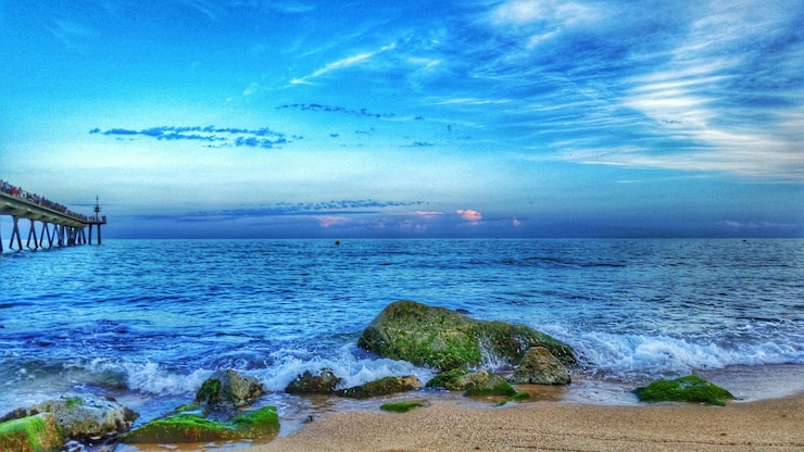Foto vista panorámica del mar contra el cielo nublado
