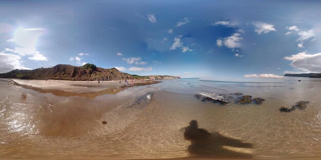 Foto vista panorámica del mar contra el cielo nublado