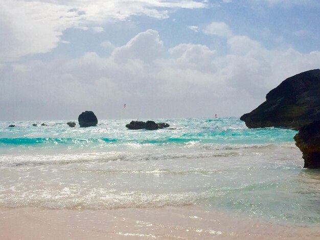 Foto vista panorámica del mar contra el cielo nublado