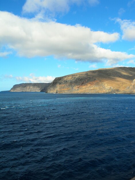 Foto vista panorámica del mar contra el cielo nublado