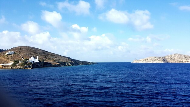 Foto vista panorámica del mar contra el cielo nublado