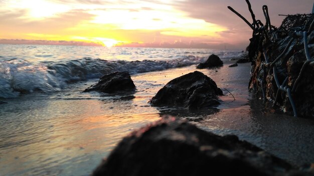 Foto vista panorámica del mar contra el cielo durante la puesta de sol