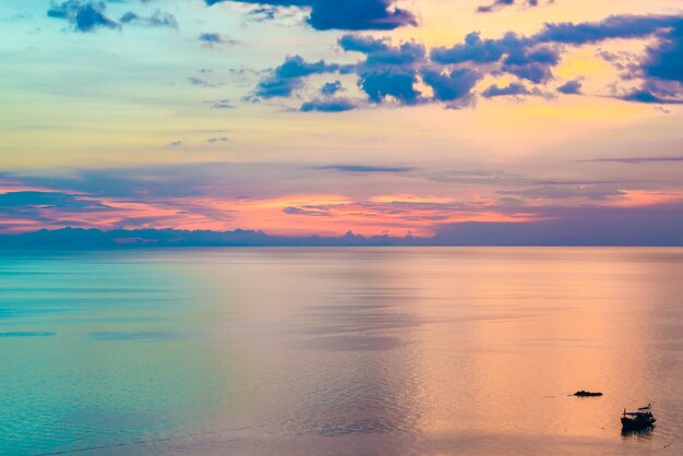 Foto vista panorámica del mar contra el cielo durante la puesta de sol