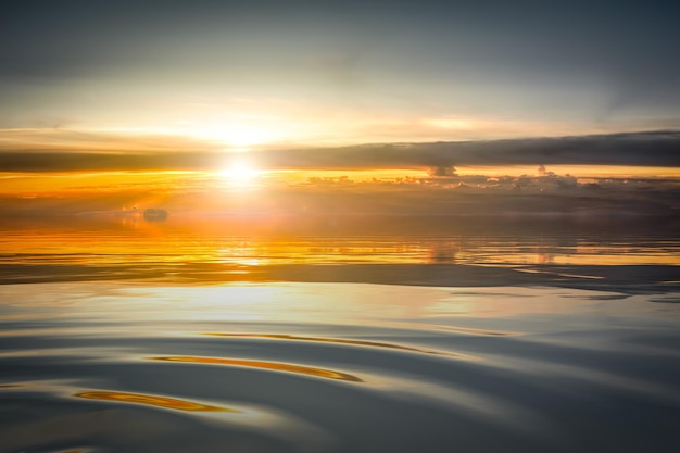 Foto vista panorámica del mar contra el cielo durante la puesta de sol