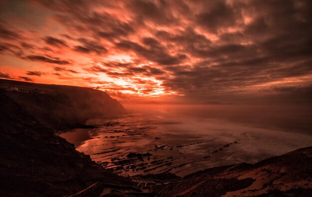 Foto vista panorámica del mar contra el cielo durante la puesta de sol