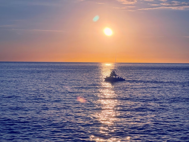 Foto vista panorámica del mar contra el cielo durante la puesta de sol