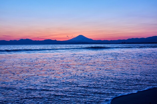 Foto vista panorámica del mar contra el cielo durante la puesta de sol