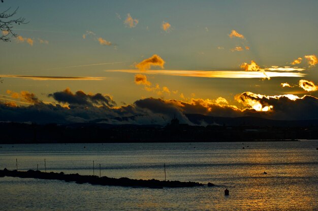 Foto vista panorámica del mar contra el cielo durante la puesta de sol