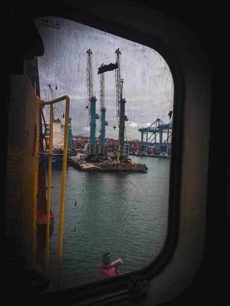 Foto vista panorámica del mar contra el cielo vista a través de un barco