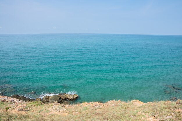 Vista panorámica del mar contra el cielo