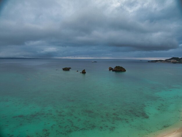 Vista panorámica del mar contra el cielo