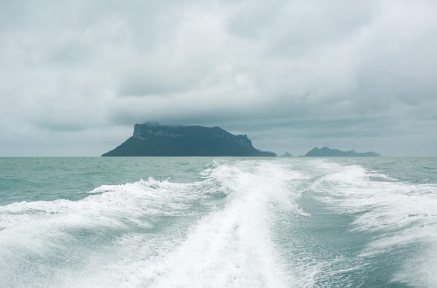 Vista panorámica del mar contra el cielo