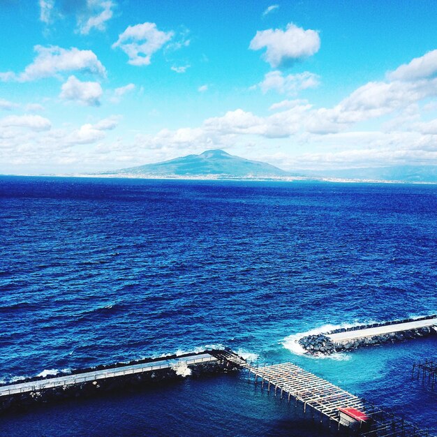 Vista panorámica del mar contra el cielo