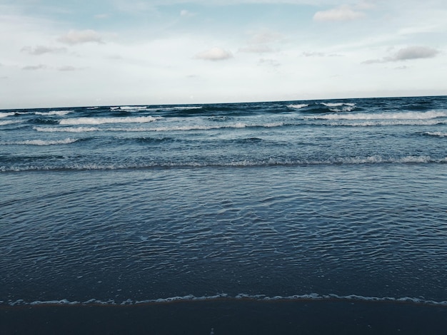 Vista panorámica del mar contra el cielo