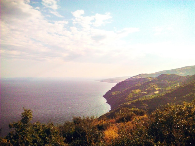 Vista panorámica del mar contra el cielo