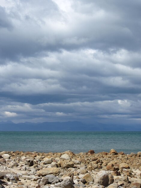 Vista panorámica del mar contra el cielo