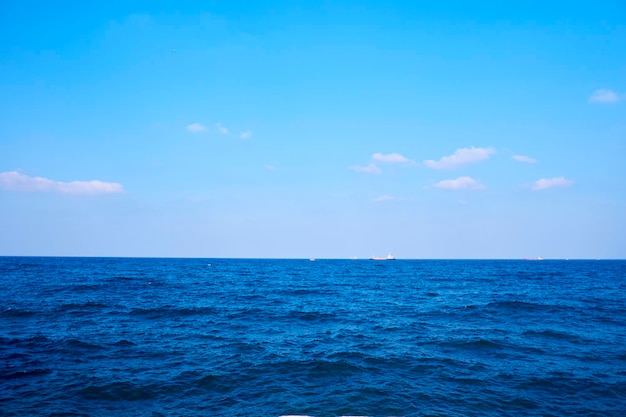 Vista panorámica del mar contra el cielo