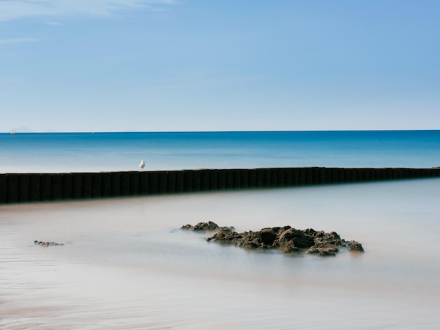 Vista panorámica del mar contra el cielo