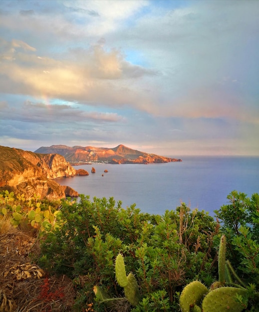 Vista panorámica del mar contra el cielo