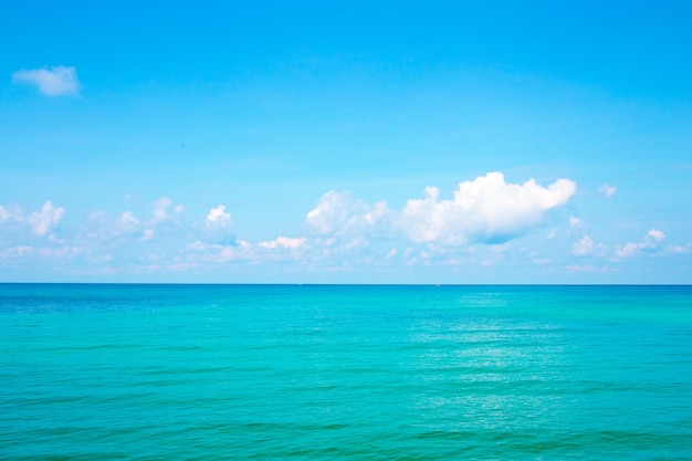 Vista panorámica del mar contra el cielo