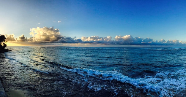 Vista panorámica del mar contra el cielo