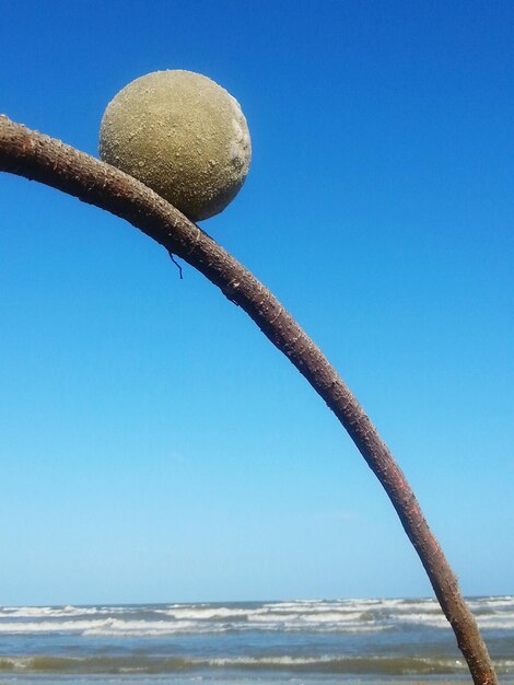 Vista panorámica del mar frente a un cielo despejado