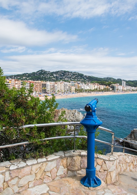 Vista panorámica del mar y la isla.