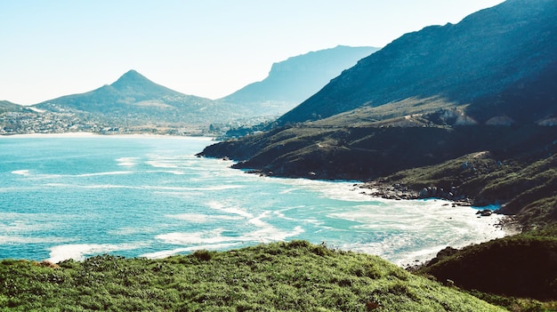 Foto vista panorámica del mar y las montañas contra el cielo