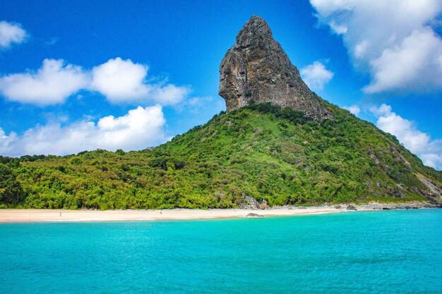 Foto vista panorámica del mar y las montañas contra el cielo