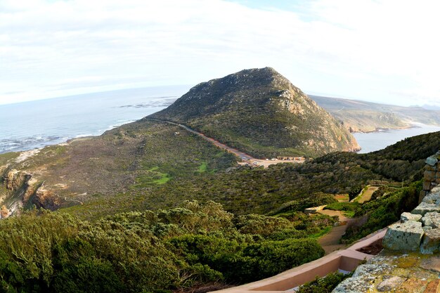 Foto vista panorámica del mar y las montañas contra el cielo