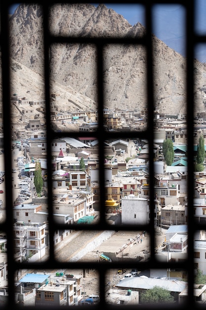 Vista panorámica del monasterio de Lamayuru en Ladakh, India.