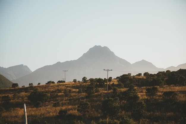 Foto vista panorámica de las montañas contra un cielo despejado