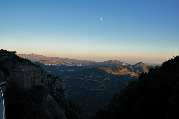 Foto vista panorámica de las montañas contra un cielo despejado