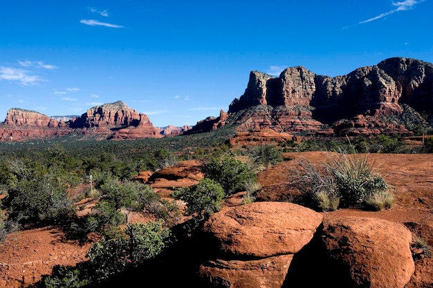 Vista panorámica de las montañas contra el cielo nublado