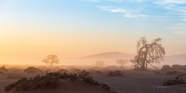 Foto vista panorámica de las montañas contra el cielo durante la puesta de sol