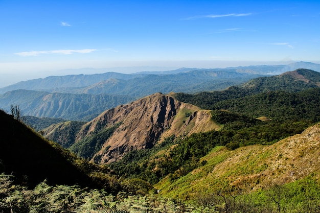 Foto vista panorámica de las montañas contra el cielo