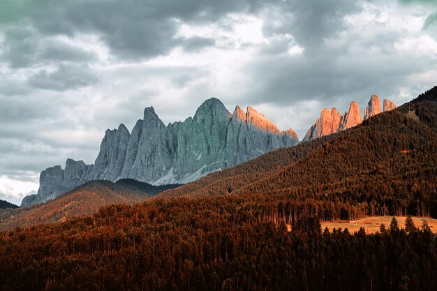 Foto vista panorámica de las montañas contra el cielo