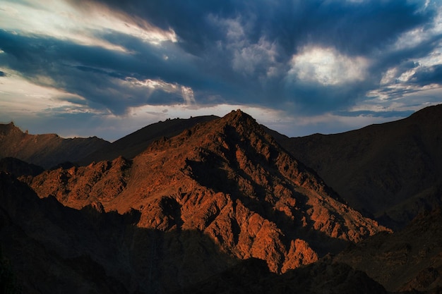 Vista panorámica de las montañas contra el cielo