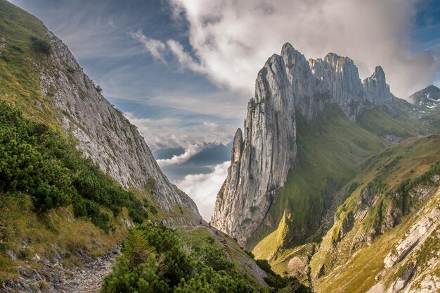 Vista panorámica de las montañas contra el cielo