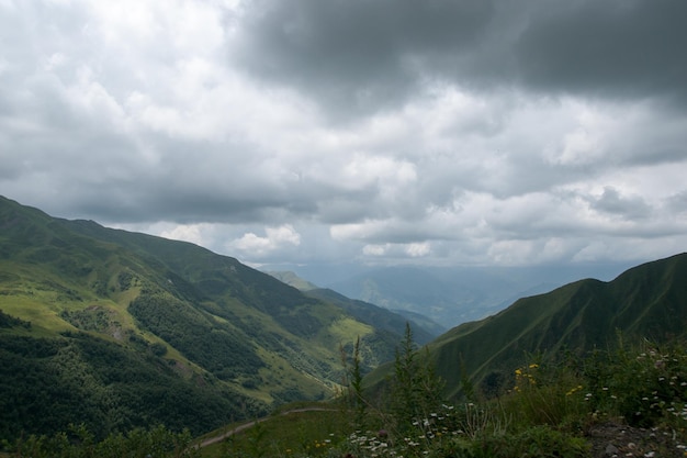 Vista panorámica de las montañas contra el cielo