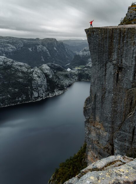 Foto vista panorámica de las montañas contra el cielo