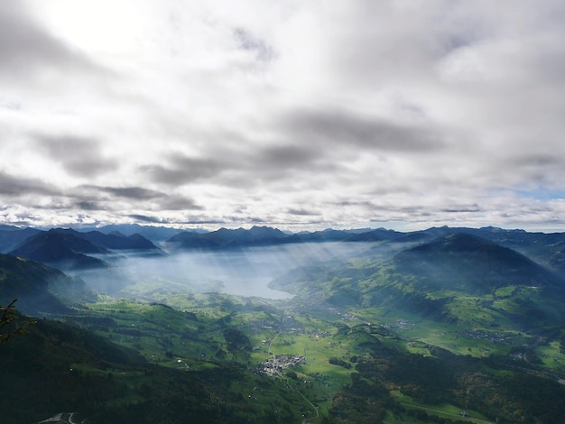 Vista panorámica de las montañas contra el cielo