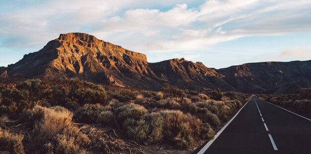 Vista panorámica de las montañas contra el cielo