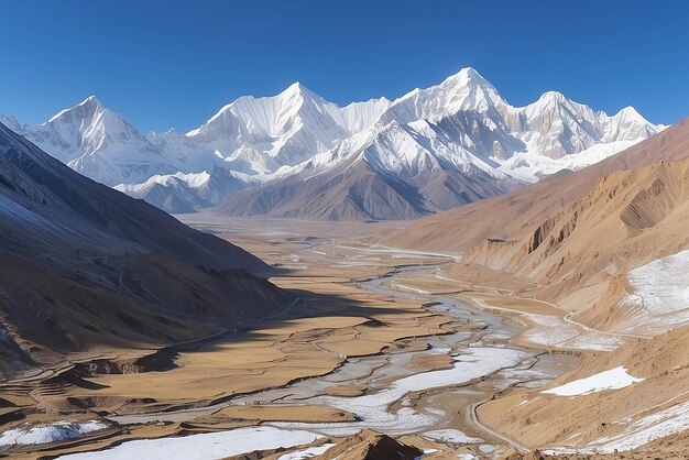 Vista panorámica de las montañas nevadas en el Alto Mustang Annapurna Reserva Natural ruta de senderismo Nepal